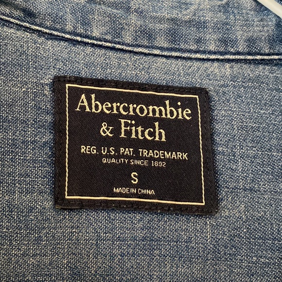 Abercrombie & Fitch long sleeve demin button down - Picture 3 of 3